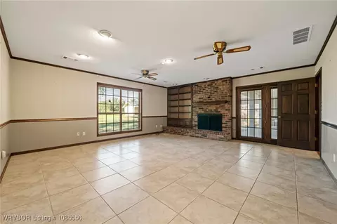 Living - 1303 S Hwy 96, Lavaca, AR 72941 photo 7 of 13