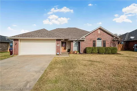 615 Windbrook Ct, Fort Smith, AR 72908