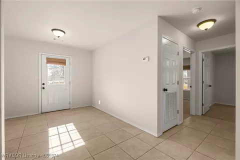 Entry Way - 601 N Oak St, Hackett, AR 72937 photo 2 of 2