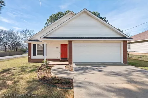 601 N Oak St, Hackett, AR 72937