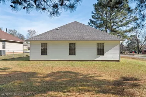 Exterior - 601 N Oak St, Hackett, AR 72937 photo 4 of 5