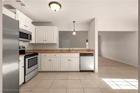 Kitchen - 601 N Oak St, Hackett, AR 72937 photo 2 of 3