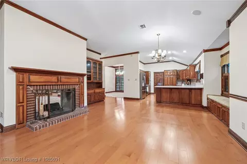 Living - 2916 S Cliff Dr, Fort Smith, AR 72901 photo 6 of 6
