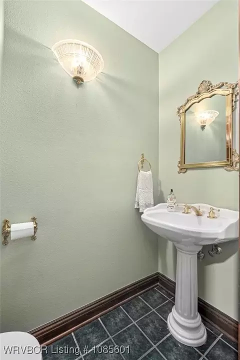 Bath - 2916 S Cliff Dr, Fort Smith, AR 72901 photo 1 of 9