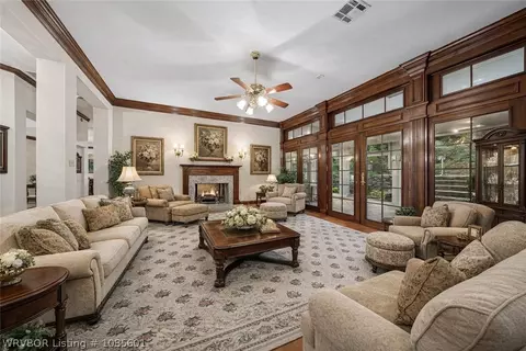 Living - 2916 S Cliff Dr, Fort Smith, AR 72901 photo 2 of 6