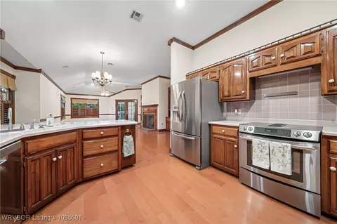 Kitchen - 2916 S Cliff Dr, Fort Smith, AR 72901 photo 2 of 5