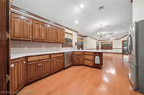 Kitchen - 2916 S Cliff Dr, Fort Smith, AR 72901 photo 4 of 5