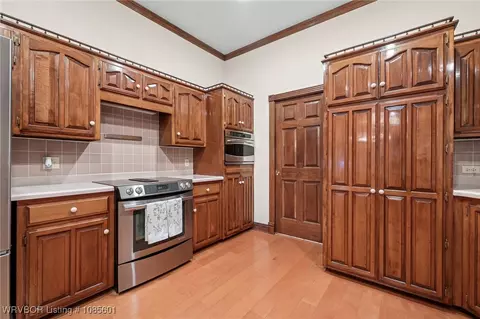 Kitchen - 2916 S Cliff Dr, Fort Smith, AR 72901 photo 3 of 5