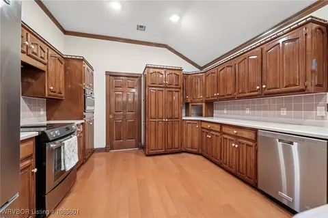 Kitchen - 2916 S Cliff Dr, Fort Smith, AR 72901 photo 5 of 5