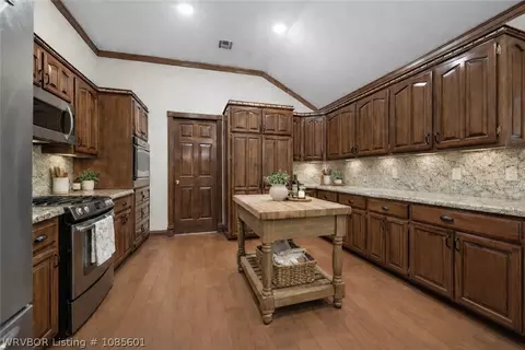 Kitchen - 2916 S Cliff Dr, Fort Smith, AR 72901 photo 1 of 5