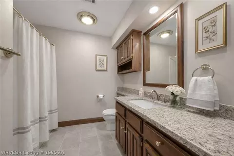Bath - 2916 S Cliff Dr, Fort Smith, AR 72901 photo 8 of 9