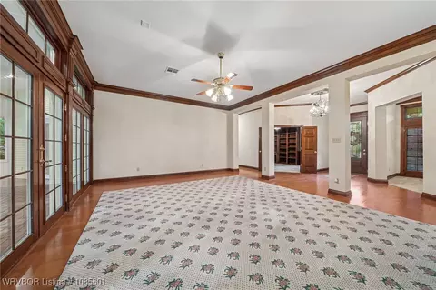 Living - 2916 S Cliff Dr, Fort Smith, AR 72901 photo 3 of 6