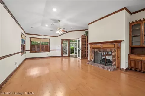 Living - 2916 S Cliff Dr, Fort Smith, AR 72901 photo 5 of 6