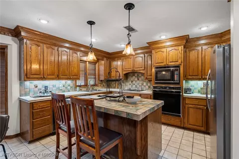 Kitchen - 901 S 68th Ln, Fort Smith, AR 72903 photo 3 of 4