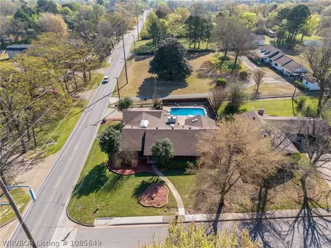 View/Area - 901 S 68th Ln, Fort Smith, AR 72903 photo 4 of 6