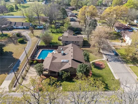 View/Area - 901 S 68th Ln, Fort Smith, AR 72903 photo 3 of 6
