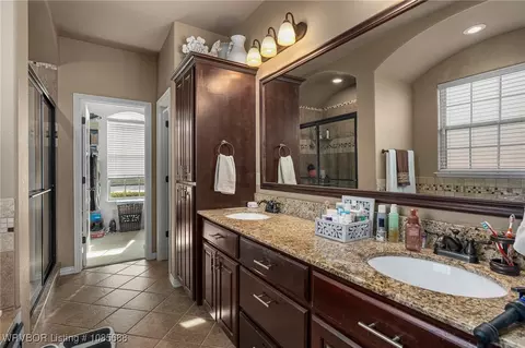 Bath - 8017 Bridgewood Ln, Fort Smith, AR 72916 photo 1 of 5