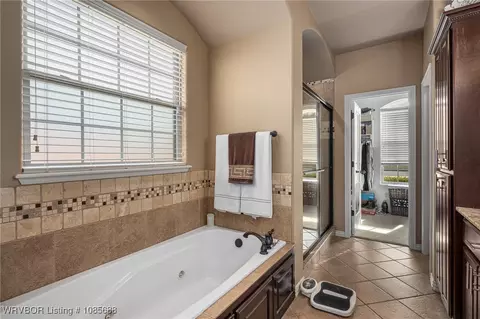 Bath - 8017 Bridgewood Ln, Fort Smith, AR 72916 photo 2 of 5