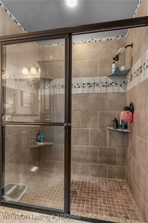 Bath - 8017 Bridgewood Ln, Fort Smith, AR 72916 photo 3 of 5