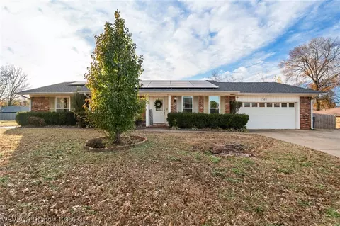 1501 N 13th St, Van Buren, AR 72956