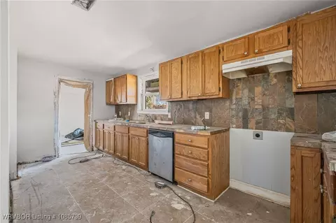 Kitchen - 1924 Utica Pl, Fort Smith, AR 72901 photo 1 of 2
