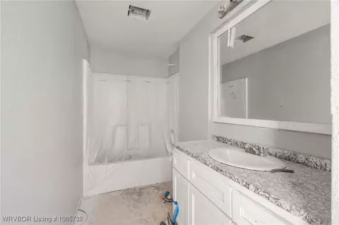 Bath - 1924 Utica Pl, Fort Smith, AR 72901 photo 1 of 2