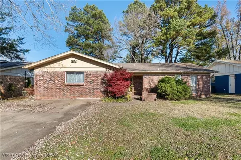 604 L St, Barling, AR 72923