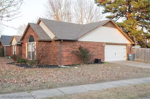 Exterior - 2500 Pine Ln, Barling, AR 72923 photo 8 of 10