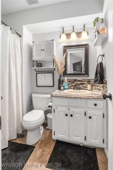 Bath - 2500 Pine Ln, Barling, AR 72923 photo 3 of 3