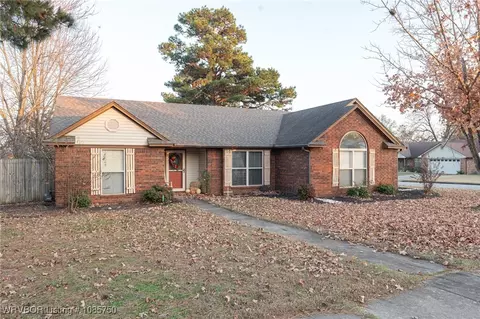 2500 Pine Ln, Barling, AR 72923