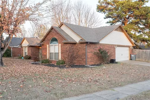 Exterior - 2500 Pine Ln, Barling, AR 72923 photo 7 of 10