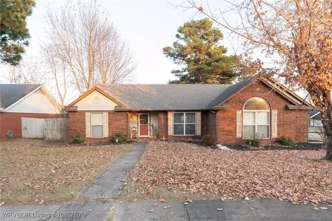 Exterior - 2500 Pine Ln, Barling, AR 72923 photo 6 of 10