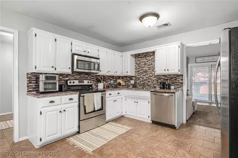 Kitchen - 2500 Pine Ln, Barling, AR 72923 photo 1 of 1