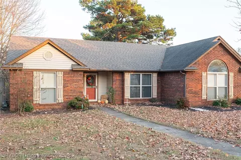 Exterior - 2500 Pine Ln, Barling, AR 72923 photo 5 of 10