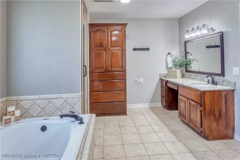 Bath - 5200 Hardscrabble Way, Fort Smith, AR 72903 photo 1 of 4