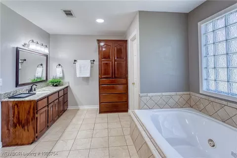 Bath - 5200 Hardscrabble Way, Fort Smith, AR 72903 photo 2 of 4