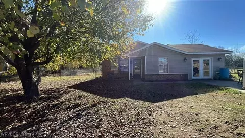 106 Oak St, Pocola, OK 74902