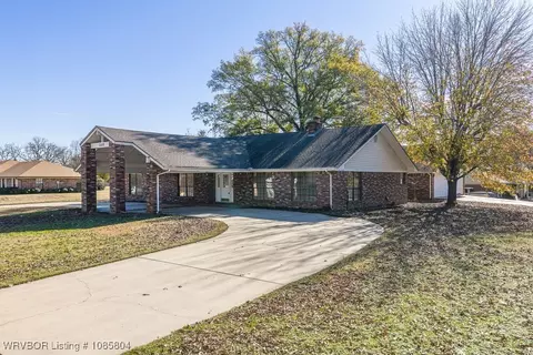 205 K St, Barling, AR 72923