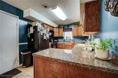 Kitchen - 3218 Iola Ave, Fort Smith, AR 72908 photo 2 of 4