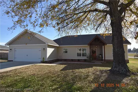 705 SW 11th St, Muldrow, OK 74948