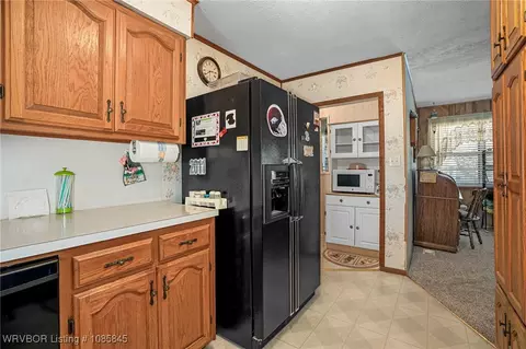 Kitchen - 2521 N Albert Pike Ave, Fort Smith, AR 72904 photo 3 of 3