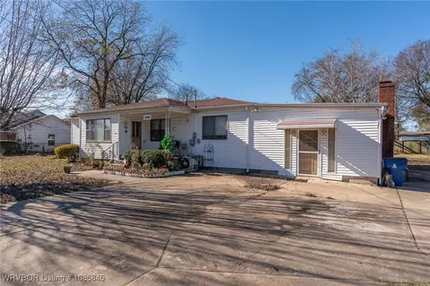Exterior - 2521 N Albert Pike Ave, Fort Smith, AR 72904 photo 2 of 16
