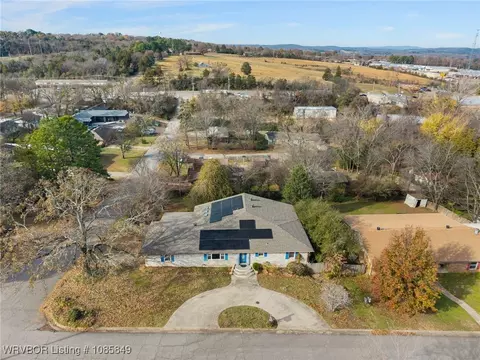 1401 N 6th St, Van Buren, AR 72956