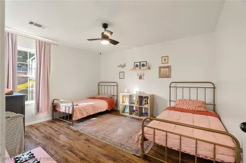 Bedroom - 1501 Heather Pl, Barling, AR 72923 photo 2 of 2