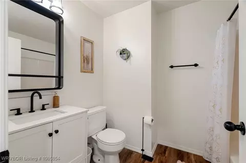 Bath - 1501 Heather Pl, Barling, AR 72923 photo 2 of 2