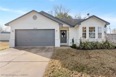 1501 Heather Pl, Barling, AR 72923