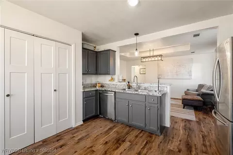 Kitchen - 1501 Heather Pl, Barling, AR 72923 photo 2 of 2