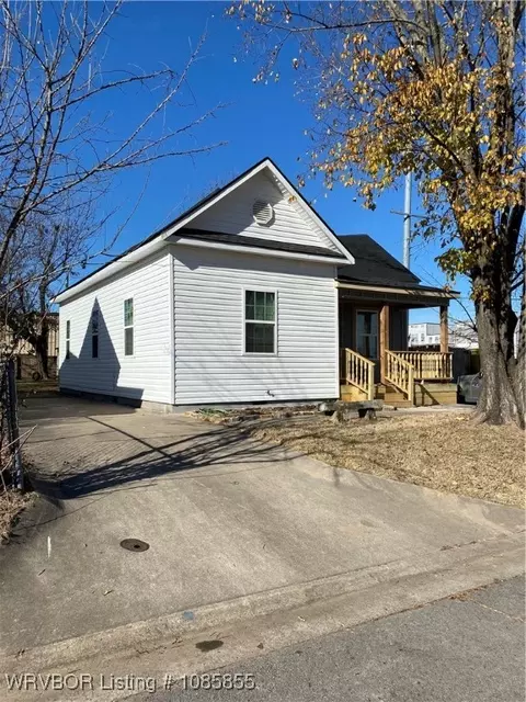 Exterior - 2423 N 30th St, Fort Smith, AR 72904 photo 2 of 2