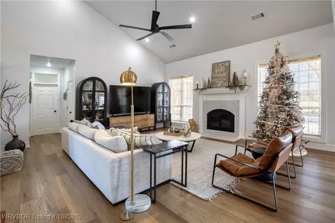 Living - 14407 Wildflower Loop, Fort Smith, AR 72916 photo 2 of 3