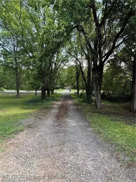 Entry Way - 5525 Slaytonville Rd, Hackett, AR 72937 photo 2 of 2